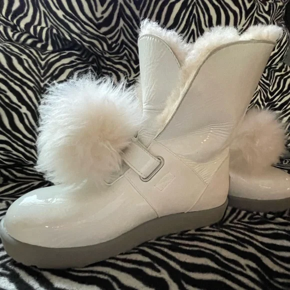NWTinB UGG ISLEY WATERPROOF BOOTS WHITE SZ 9.5 RARE - Picture 10 of 12